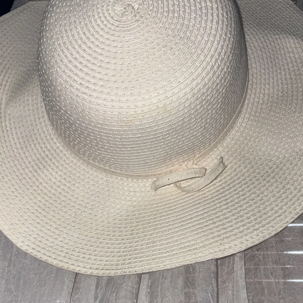 Sun Hat white/off white color